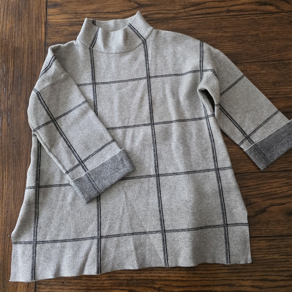 Tahari Heather Gray Knit Sweater
